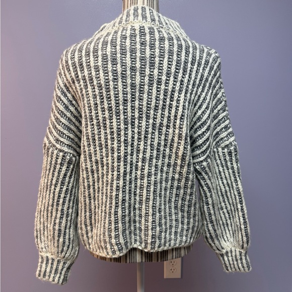 POL Gray and White Cowl Neck Sweater S - Picture 4 of 11